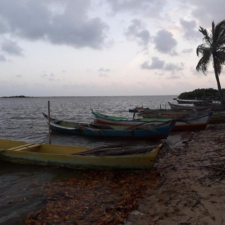 Chale Perto Da Praia Com Duas Suites E Varandao Pacatuba  المظهر الخارجي الصورة